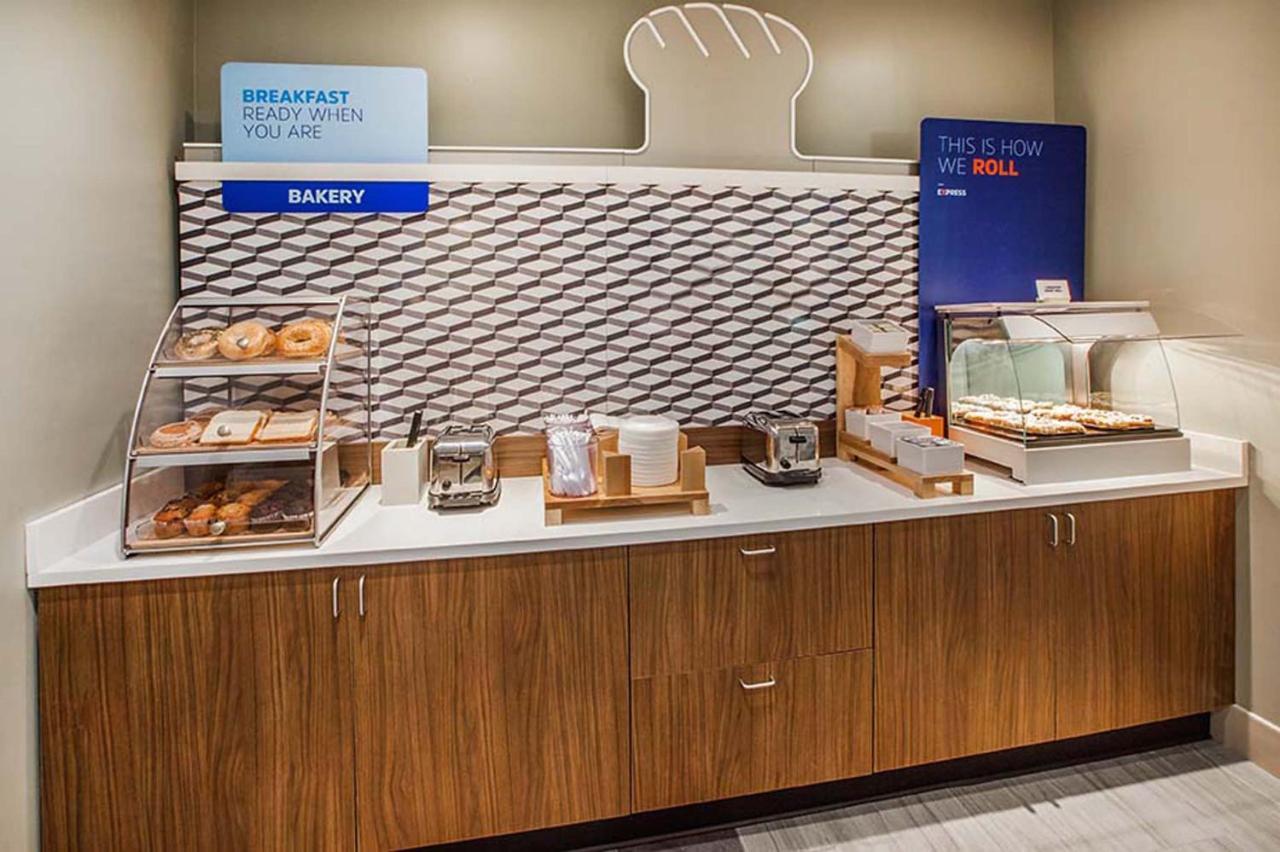 Holiday Inn Express Hotel & Suites Scott-Lafayette West By Ihg Екстериор снимка
